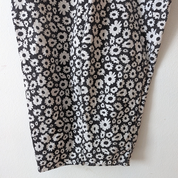 ASOS Hi Rise Daisy Mom Jeans - Picture 4 of 11